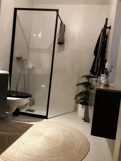 Microcement renovering badrum med dusch